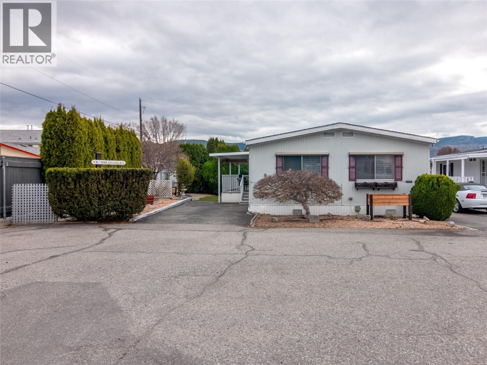 Property Photo: 999 Burnaby Avenue 9 BC V2A 1G7