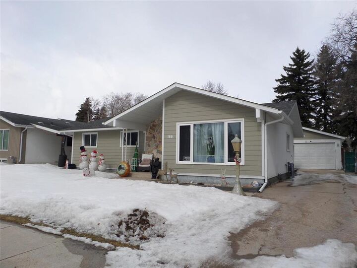 Property Photo:  188 Browning Boulevard  MB R3K 0L8 