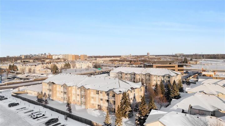 Property Photo: 873 Waverley Street MB R3T 6C3