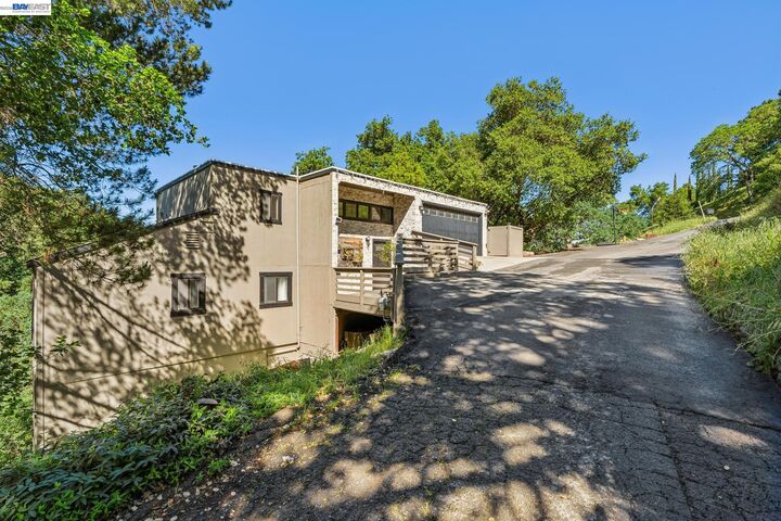Property Photo: 44 Hagen Oaks Ct CA 94507