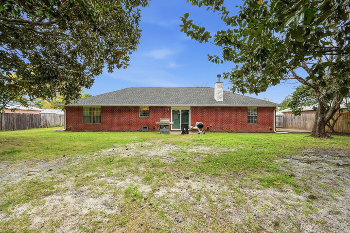 Property Photo:  4437 Southminster Circle  FL 32578 