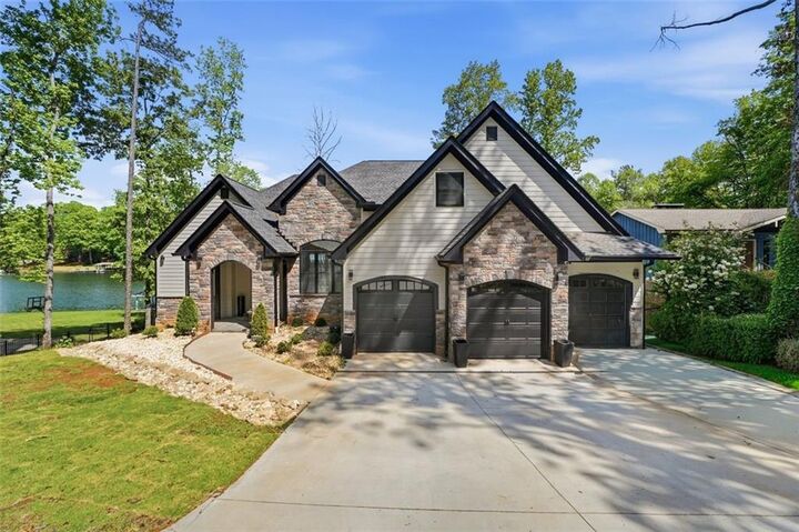 Property Photo:  2021 Lakeview Parkway  GA 30180 