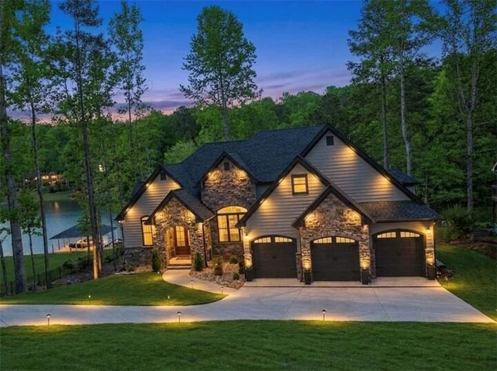 Property Photo:  2021 Lakeview Parkway  GA 30180 