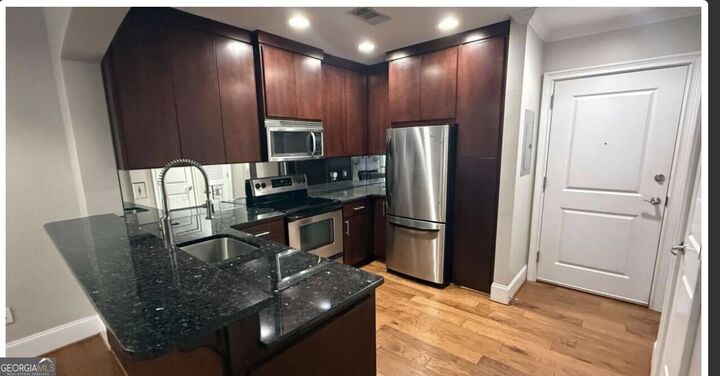 Property Photo:  2255 Peachtree Road NE 525  GA 30309 