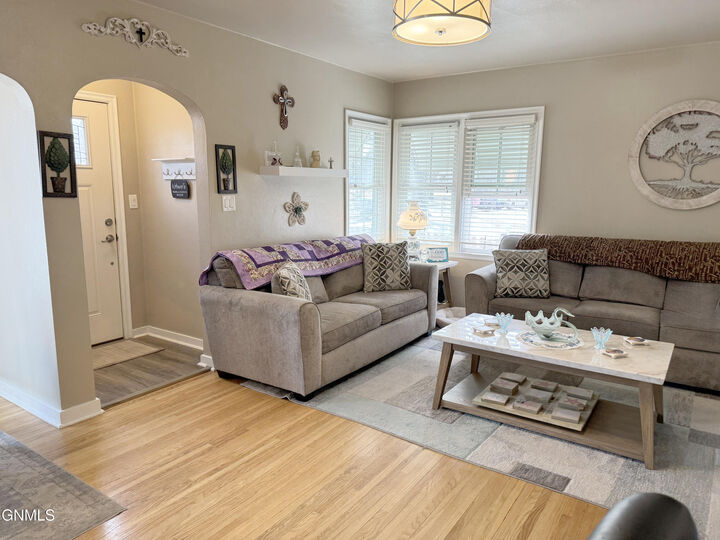 Property Photo: 828 10th Street ND 58501