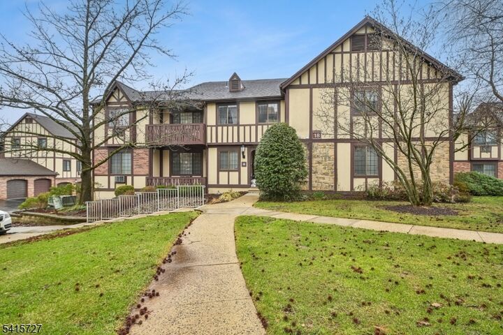 Property Photo:  18 Manchester Ct F  NJ 07928 