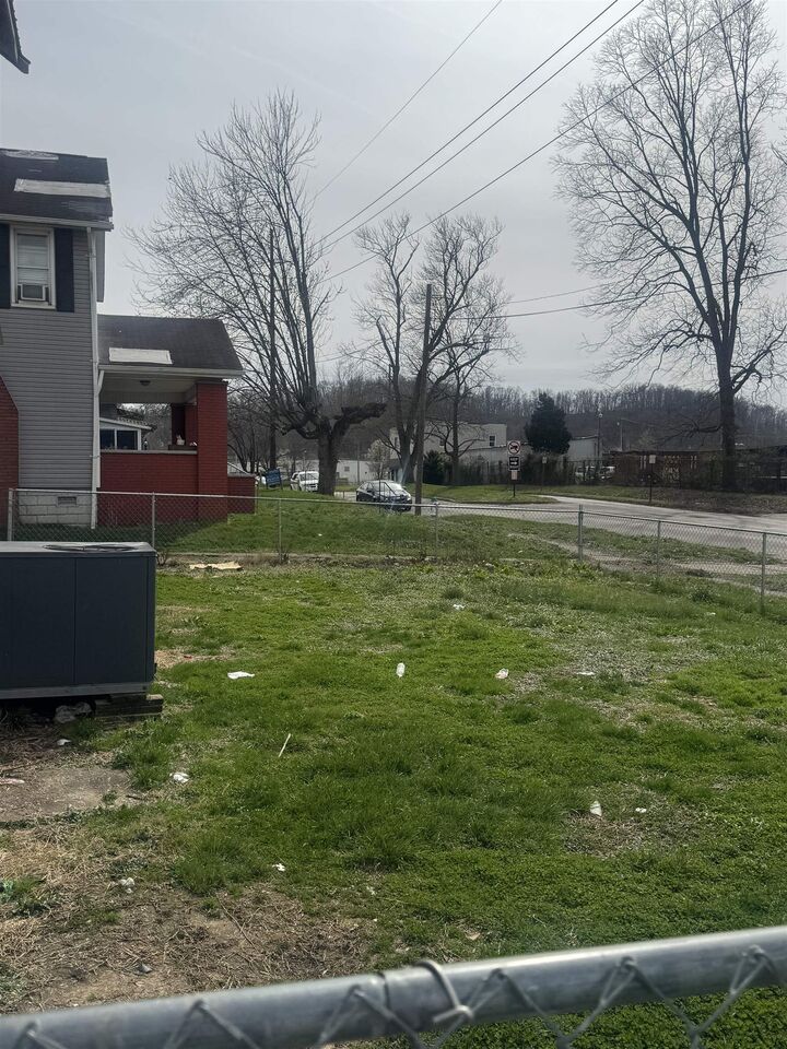 Property Photo:  429 7th Avenue W  WV 25701 