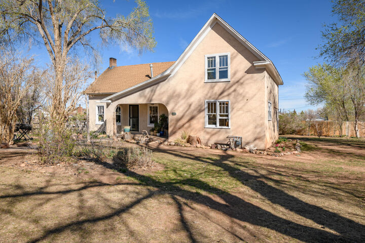 Property Photo:  207 E 300 N  UT 84761 