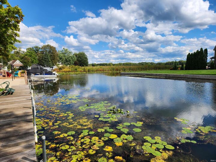 Property Photo: 407 E Cable Ln IN 46567