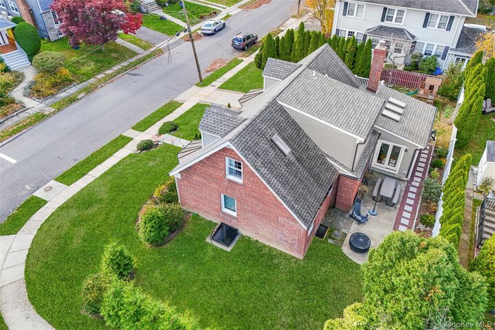 Property Photo:  1096 Hunter Avenue  NY 10803 