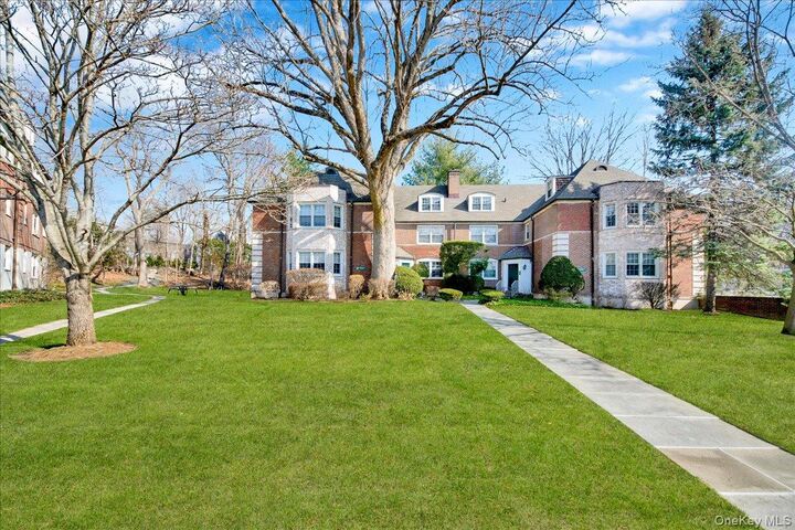 Property Photo:  3 Sentry Place 2A  NY 10583 