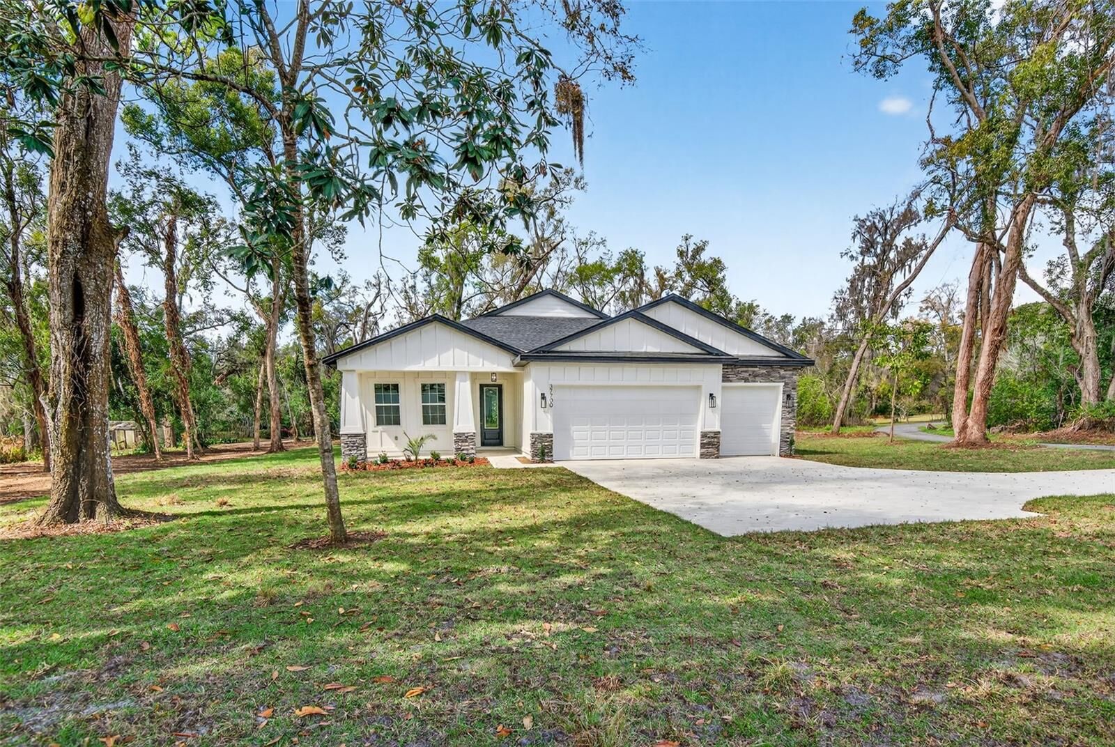 Property Photo: 37700 Dixie Avenue FL 33525