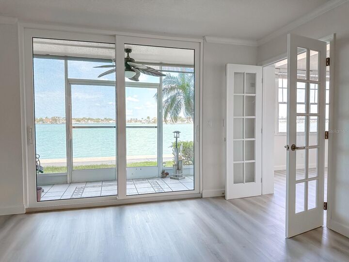 Property Photo:  7910 Sun Island Drive S 101  FL 33707 