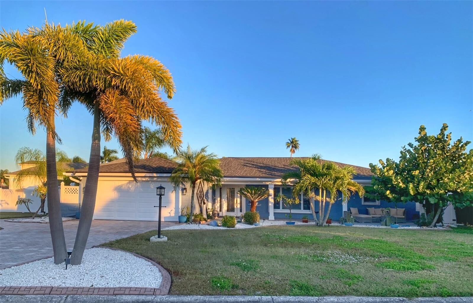Property Photo:  6317 Wisteria Lane  FL 33572 