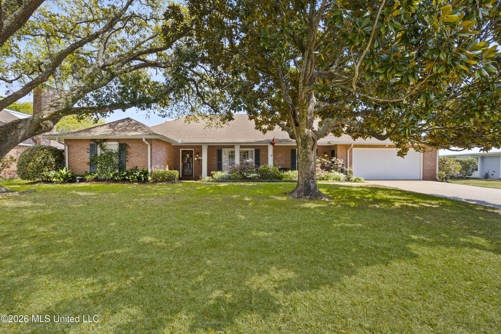 Property Photo:  230 Southern Circle  MS 39507 