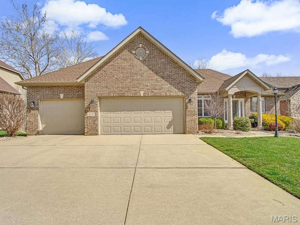 Property Photo:  9 Timber Bluff Court  IL 62034 
