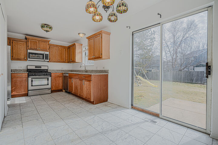 Property Photo:  1380 Brighton Lane  IL 60046 