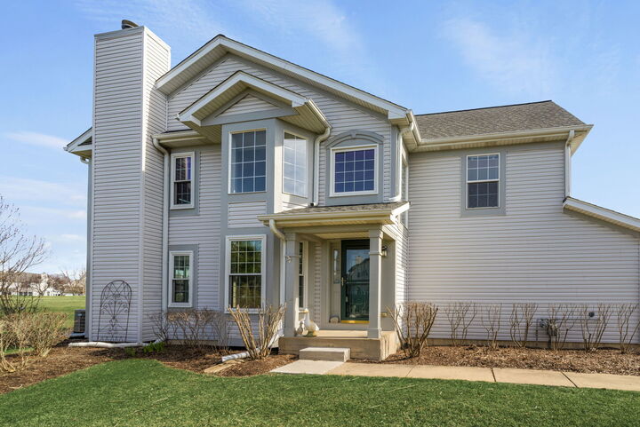 Property Photo: 1267 Appaloosa Way IL 60103