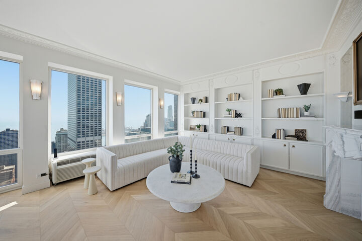 Property Photo: 111 E Chestnut Street Phab IL 60611