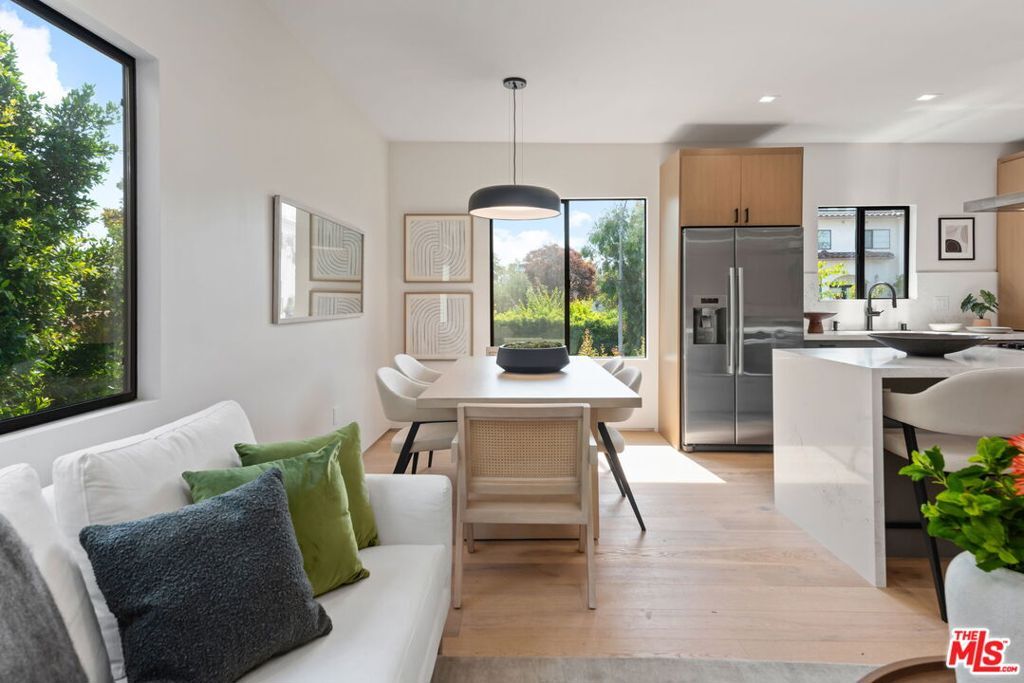 Property Photo:  838 N Mansfield Avenue 201  CA 90038 