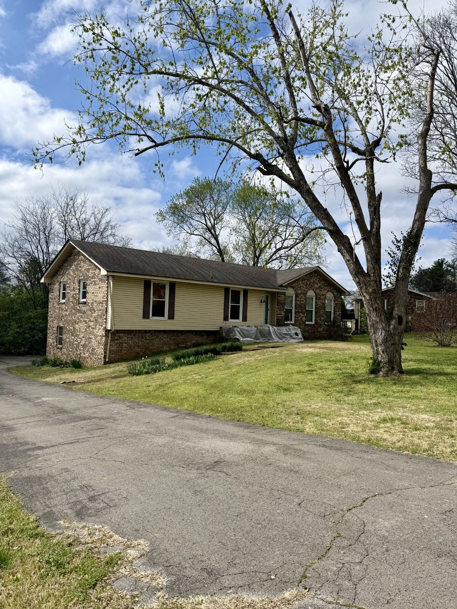 Property Photo:  1025 Woodmont Dr  TN 37066 