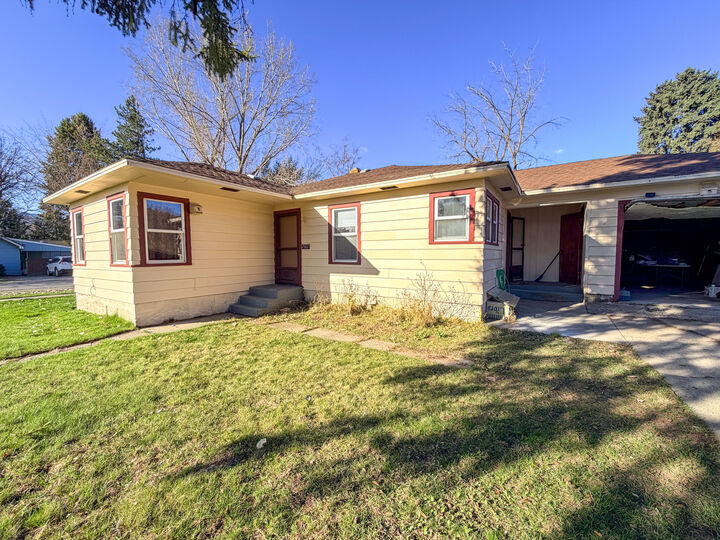 Property Photo:  780 S Larch St  WA 99141 