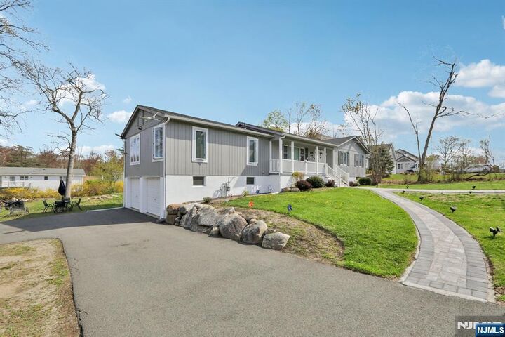 Property Photo:  24 Yacht Club Drive  NJ 07849 