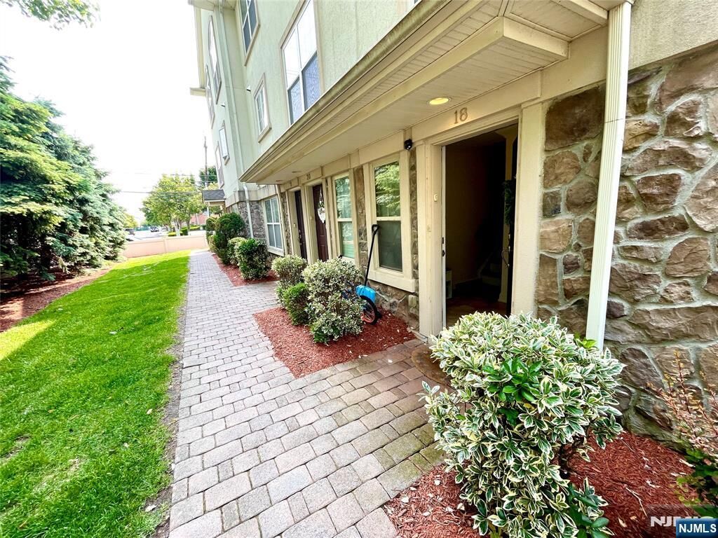 Property Photo:  1625 Paterson Plank Road 18  NJ 07094 