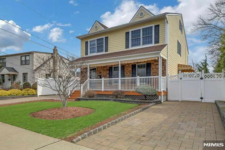 Property Photo:  488 Fairlawn Parkway  NJ 07663 