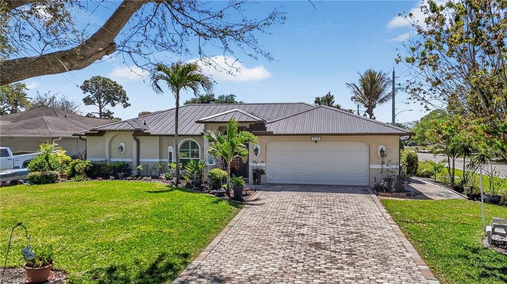Property Photo:  8518 Cypress Dr S  FL 33967 