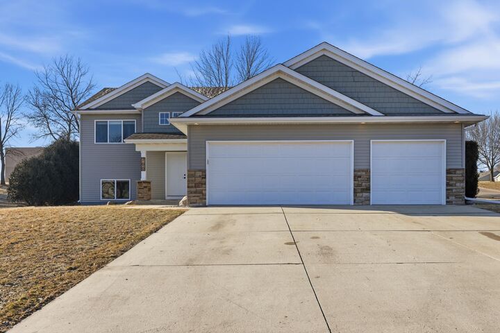 Property Photo:  700 Buffalo Hills Street  MN 55313 