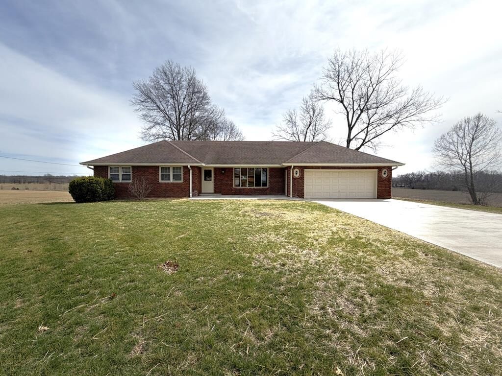 Property Photo:  805 Fairlane Drive  MO 64601 
