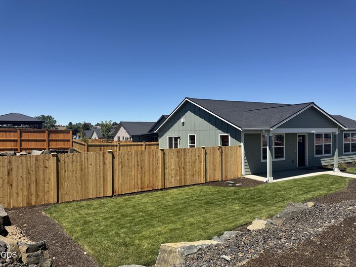 Property Photo:  639 NE Arnold Street 173  OR 97741 