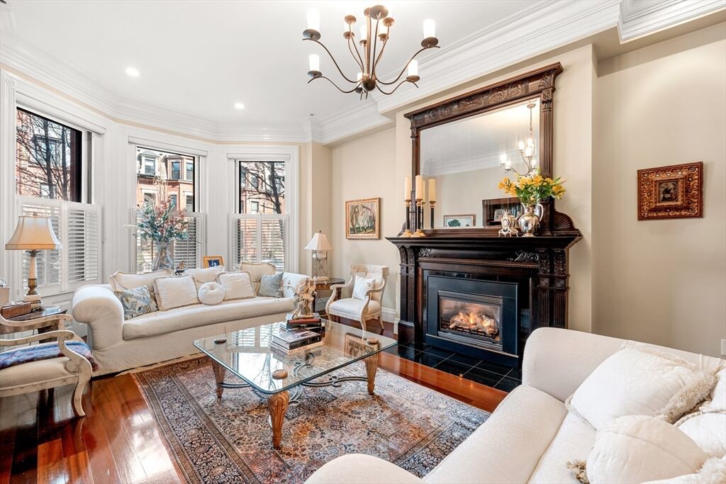 Property Photo:  392 Marlborough St 1  MA 02115 