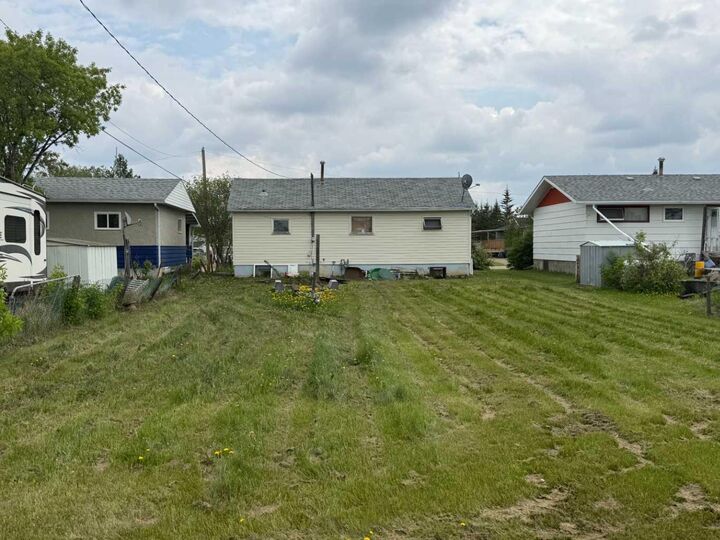 Property Photo: 10112 99 Street AB T0H 2R0