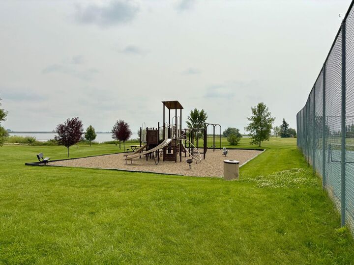 Property Photo: 1 Kingfisher Estates AB T1R 0X5