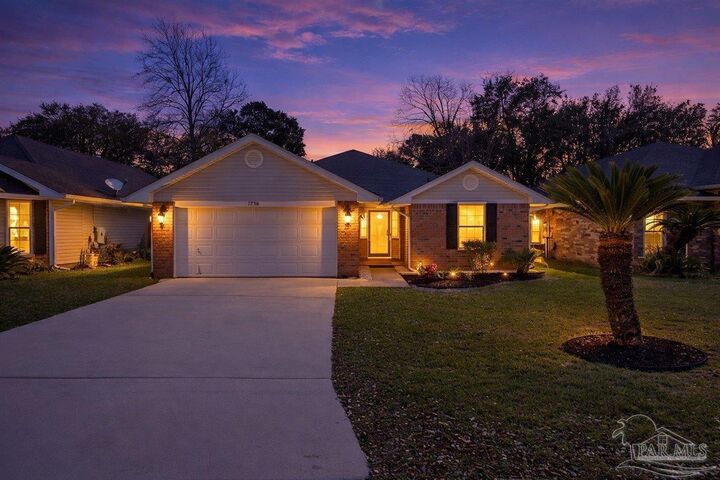 Property Photo:  1710 Ivalea Cir  FL 32566 