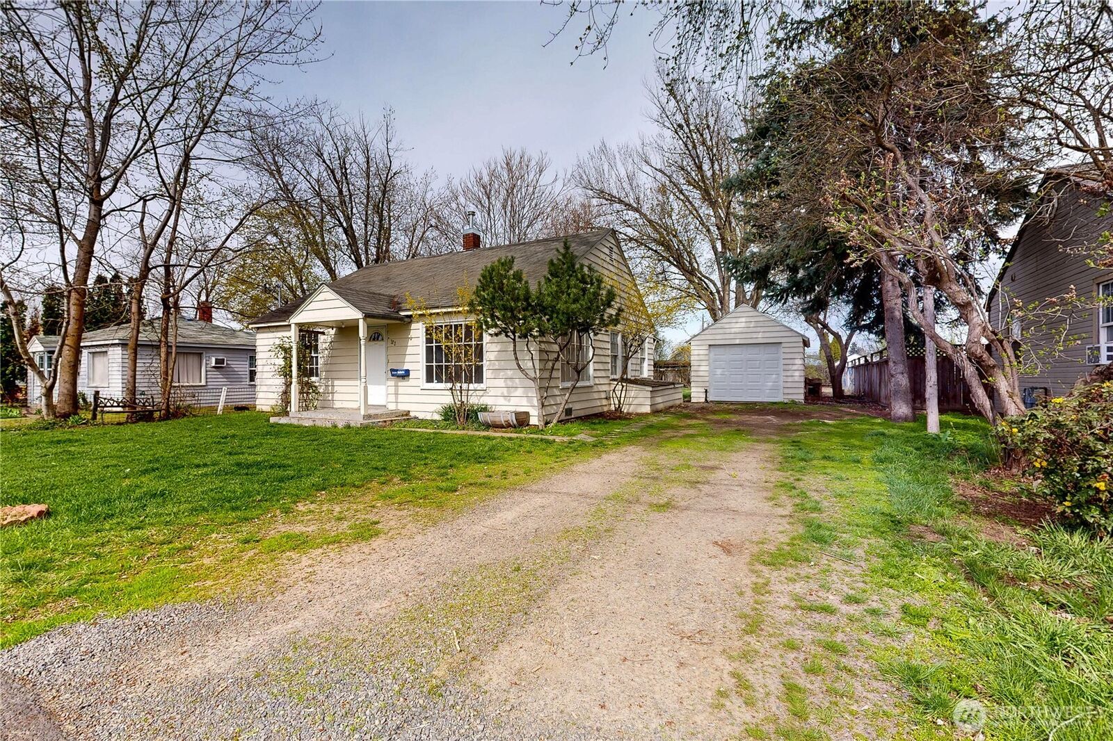 Property Photo:  522 SW First  WA 99324 