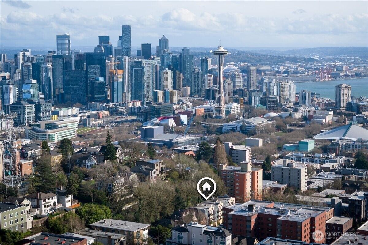 Property Photo:  1310  Queen Anne Avenue N 15  WA 98109 