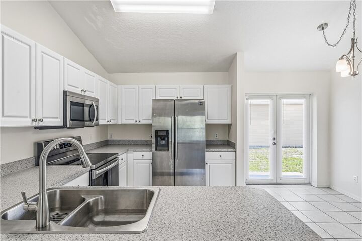 Property Photo: 204 14th Street SW FL 32962