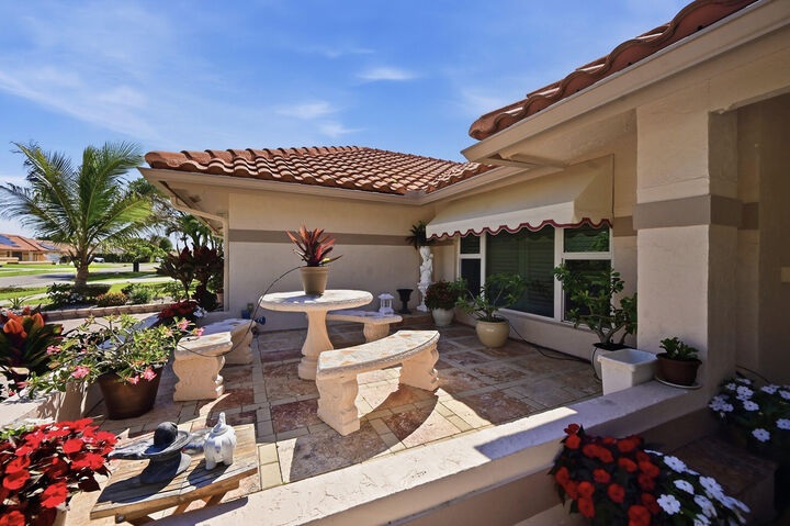 Property Photo: 5884 Laurel Green Circle FL 33437