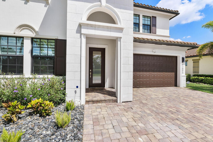 Property Photo: 12095 S Baypoint Circle FL 33076