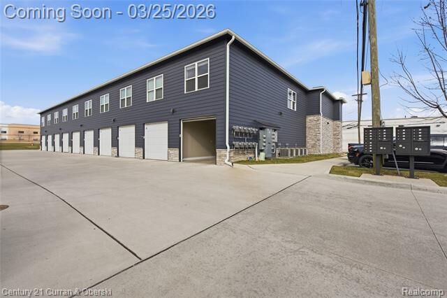 Property Photo:  1241 E Woodward Heights Boulevard 5  MI 48030 