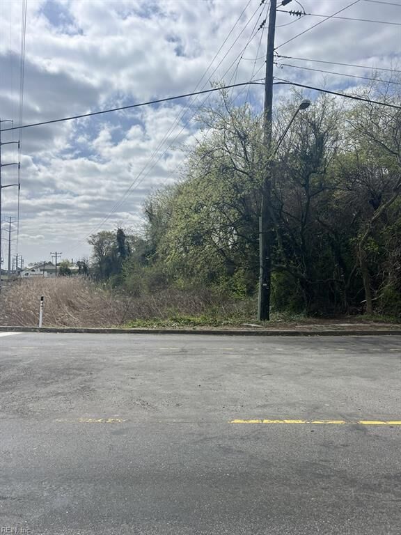 Property Photo:  601 Thole St  VA 23505 