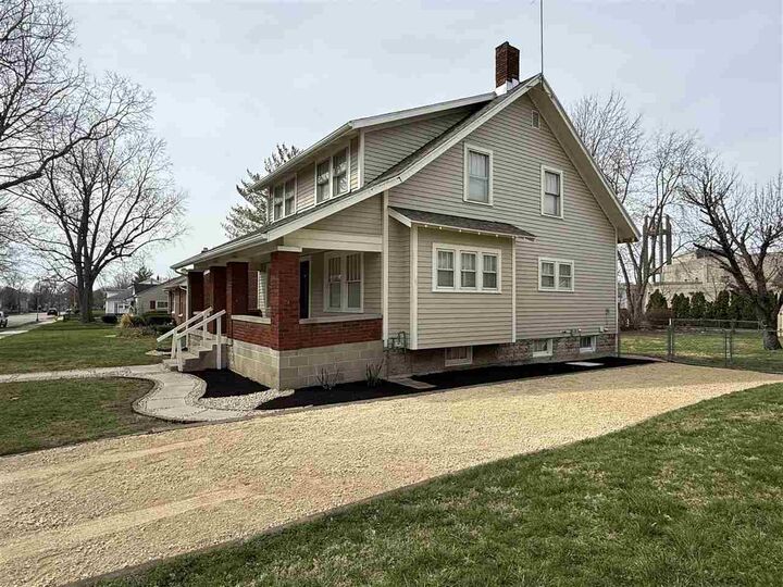 Property Photo:  826 SW A Street  IN 47374 