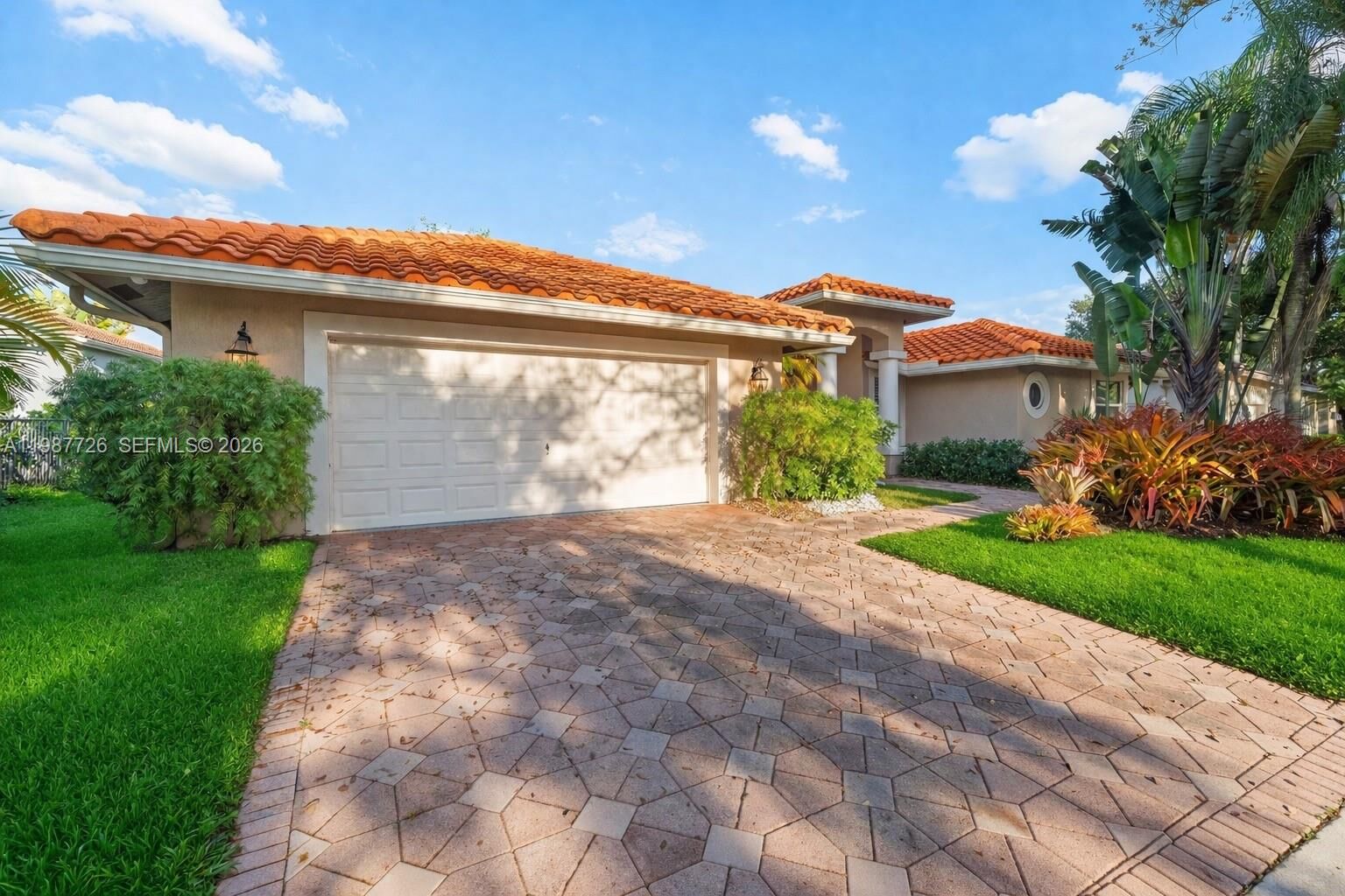 Property Photo:  3744 Oak Ridge Cir  FL 33331 