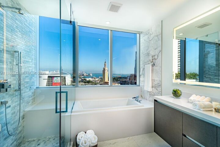 Property Photo:  851 NE 1st Ave 1011  FL 33132 