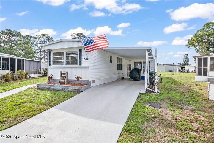 Property Photo:  1228 Shell Court NE  FL 32907 