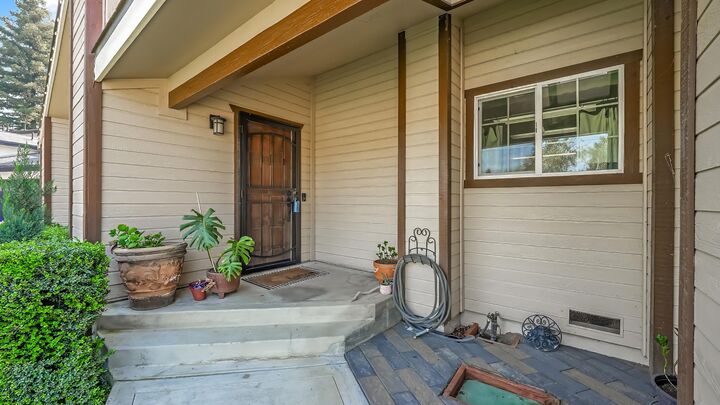 Property Photo:  2419 E Vassar Avenue  CA 93292 