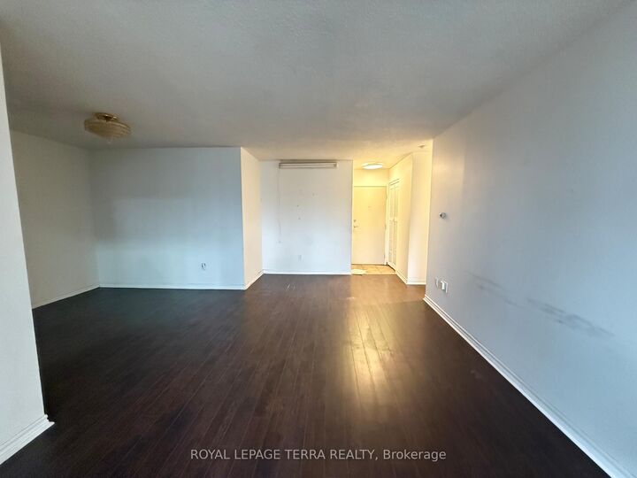 Property Photo: 1615 Bloor Street E 305 ON L4X 1S2